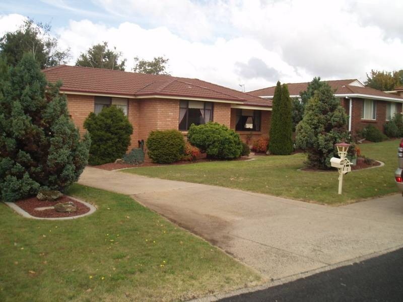 8 Settlers Close, Orange NSW 2800