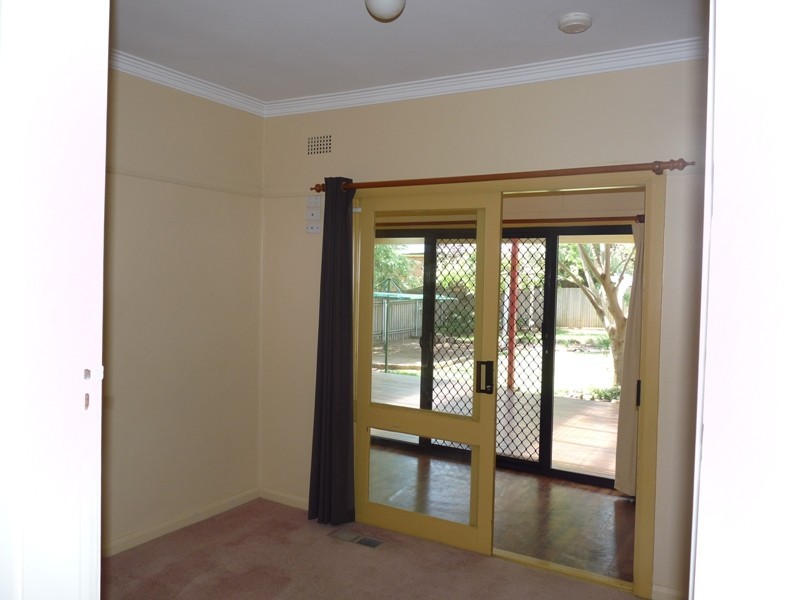 437 Summer Street East, Orange NSW 2800