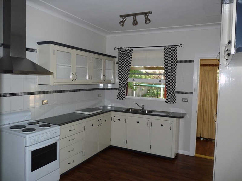 437 Summer Street East, Orange NSW 2800