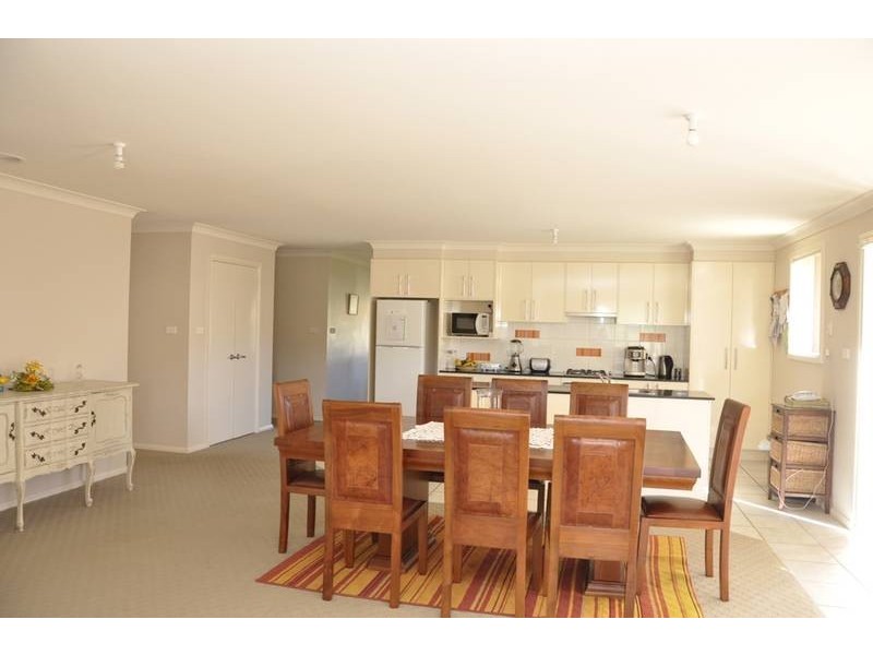 60 Fahy Crescent, Orange NSW 2800