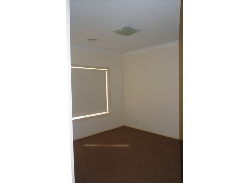 11 George Weily Place, Orange NSW 2800