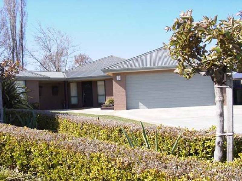 37 Goldfinch Way, Orange NSW 2800