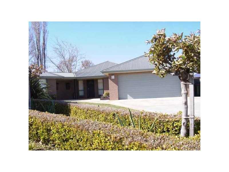 37 Goldfinch Way, Orange NSW 2800