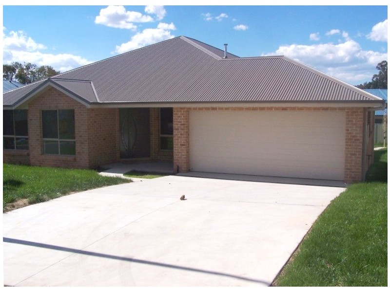 3 Bert Whiteley Place, Orange NSW 2800