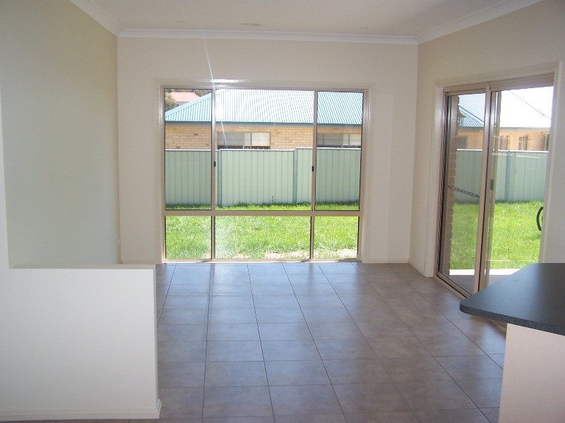 3 Bert Whiteley Place, Orange NSW 2800