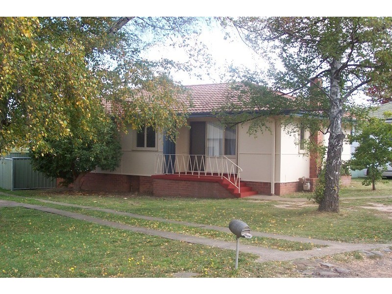 8 Lawson Crescent, Orange NSW 2800