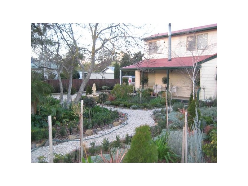 61 LIVINGSTONE STREET, Avenel VIC 3664