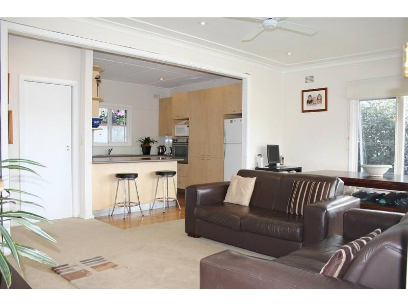 18 Nareen Parade, North Narrabeen NSW 2101