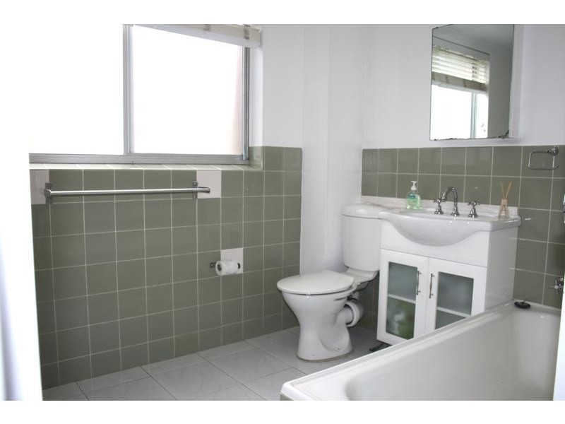 10/2 Holborn Ave, Dee Why NSW 2099