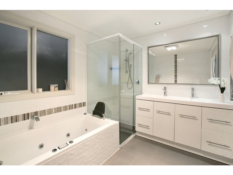 33 Binalong Ave, Allambie Heights NSW 2100