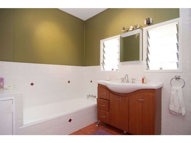 80 Hillview Crescent, Whitfield QLD 4870