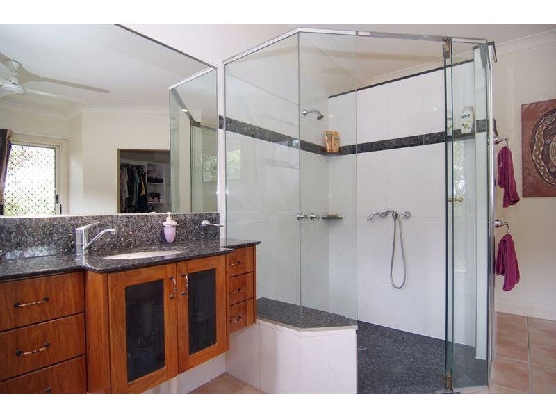 4 Sailfish Close, Kanimbla QLD 4870