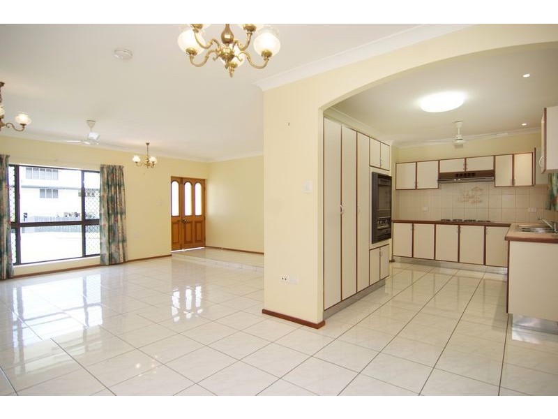 18 Rogers Close, Whitfield QLD 4870