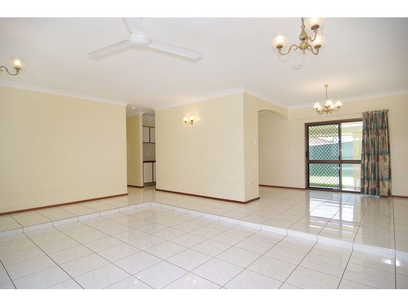 18 Rogers Close, Whitfield QLD 4870