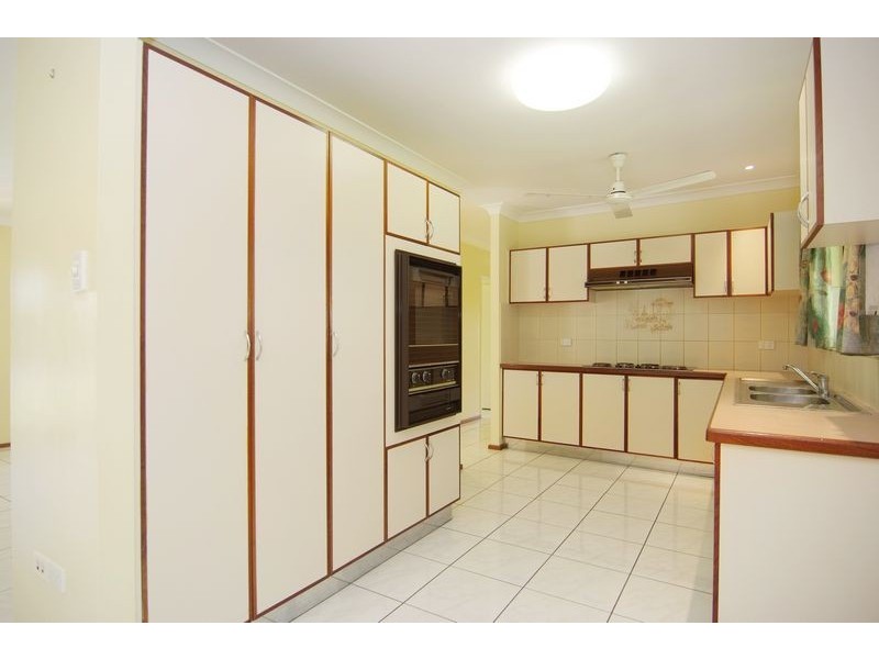 18 Rogers Close, Whitfield QLD 4870