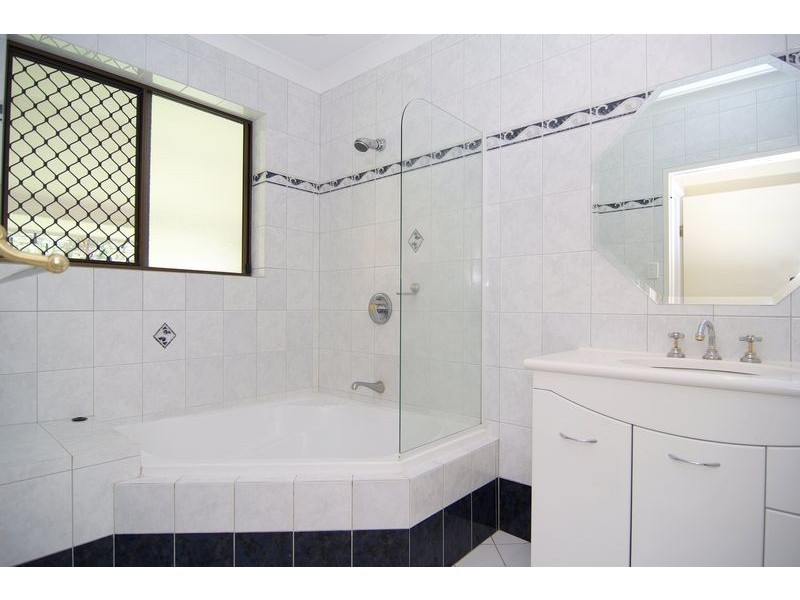18 Rogers Close, Whitfield QLD 4870
