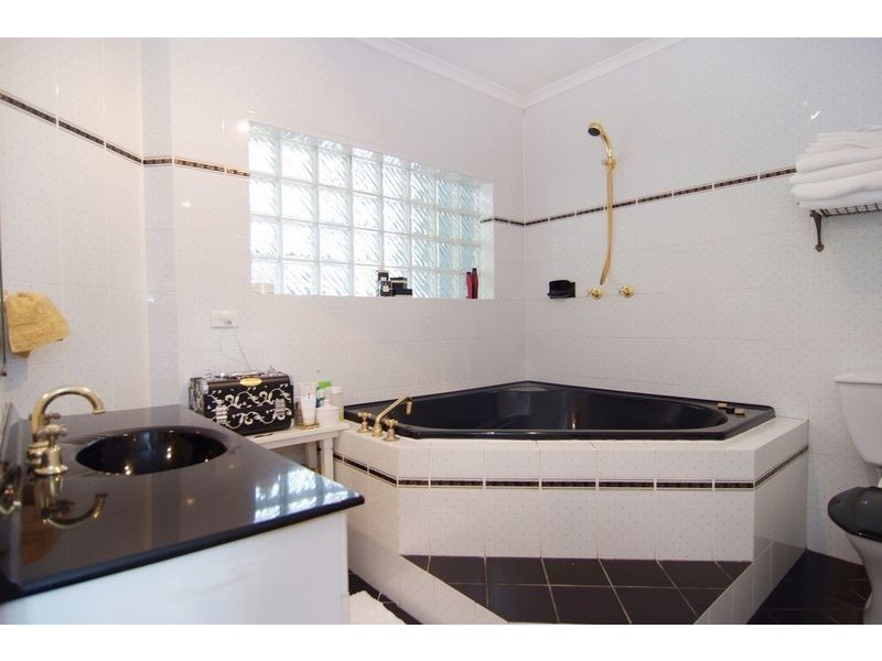 43 Michaelangelo Drive, Redlynch QLD 4870