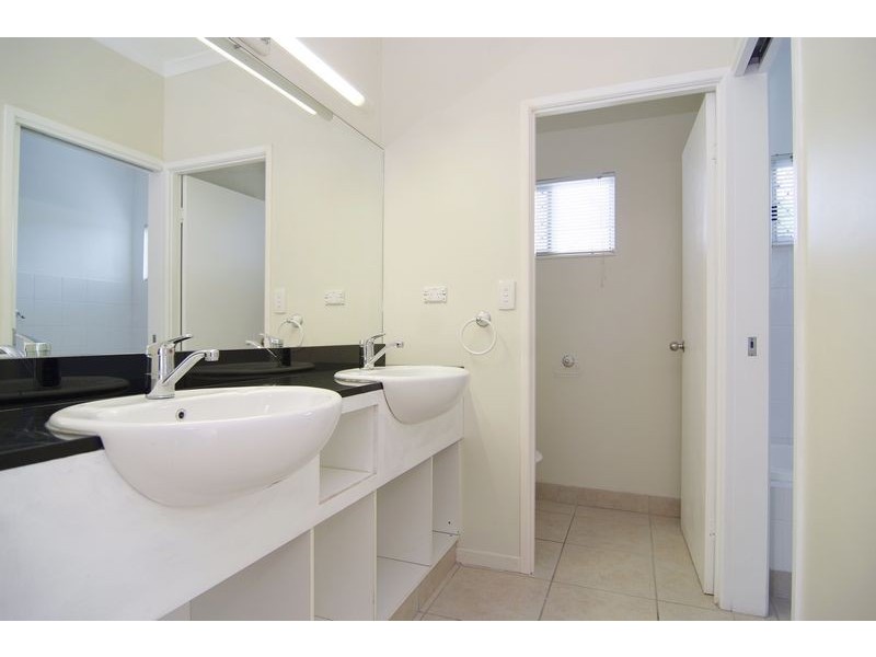 8 Ulambi Close, White Rock QLD 4868