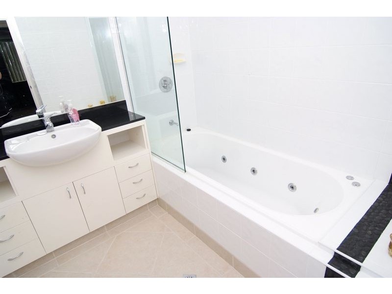 8 Ulambi Close, White Rock QLD 4868