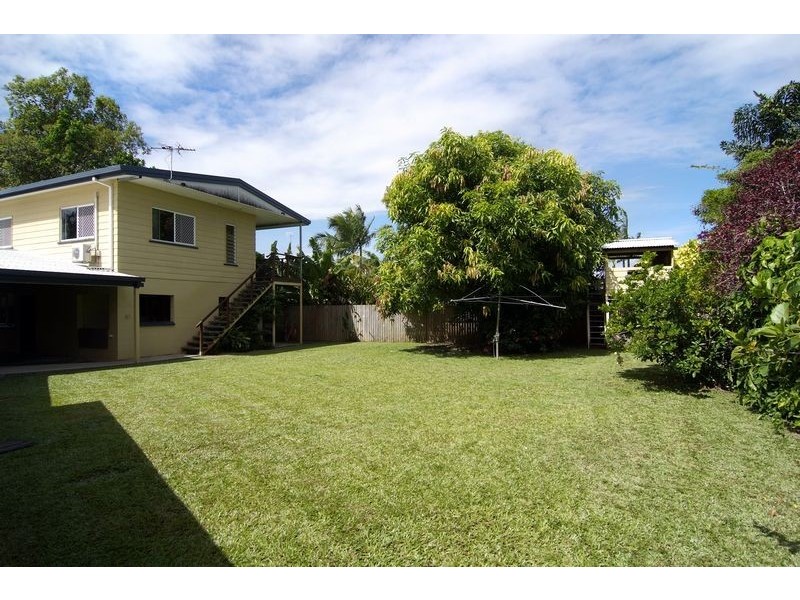 8 Ulambi Close, White Rock QLD 4868