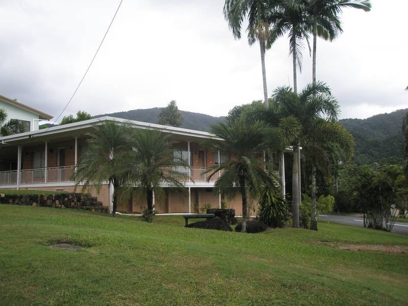 11 Barnes Street, Earlville QLD 4870