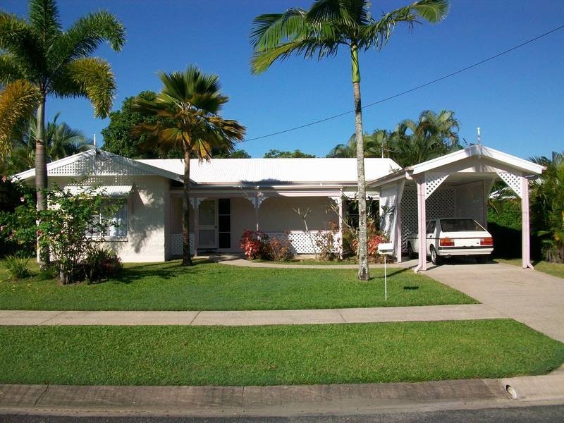 26 Ireland Cr, Whitfield QLD 4870