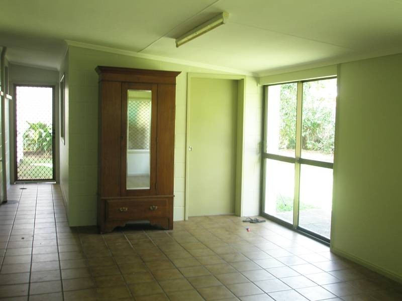 48 Hobson Drive, Brinsmead QLD 4870