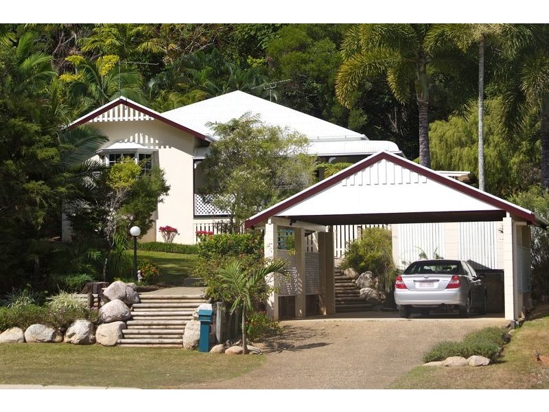 32 Mackey Close, Brinsmead QLD 4870