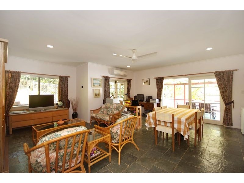 32 Mackey Close, Brinsmead QLD 4870