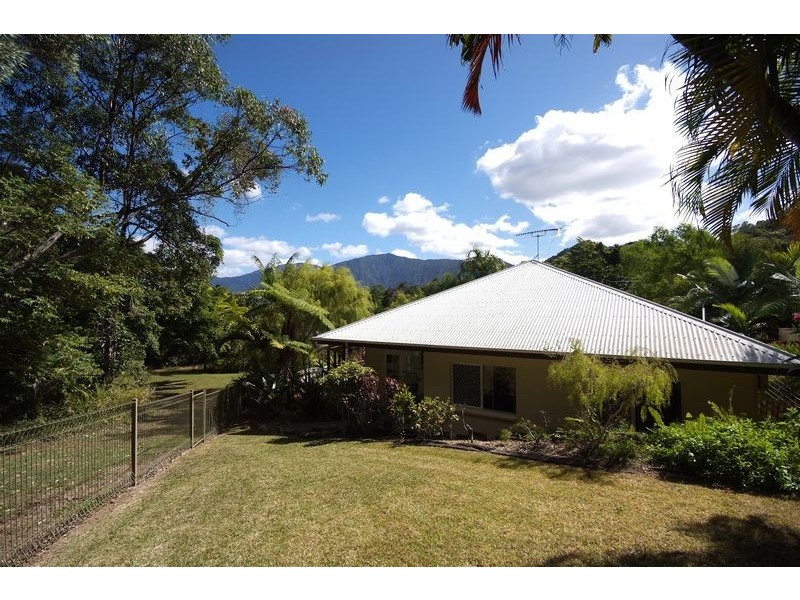 32 Mackey Close, Brinsmead QLD 4870