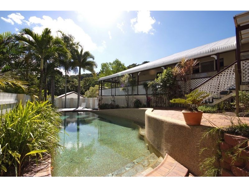 32 Mackey Close, Brinsmead QLD 4870