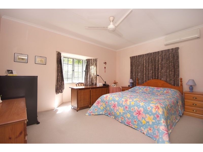 32 Mackey Close, Brinsmead QLD 4870