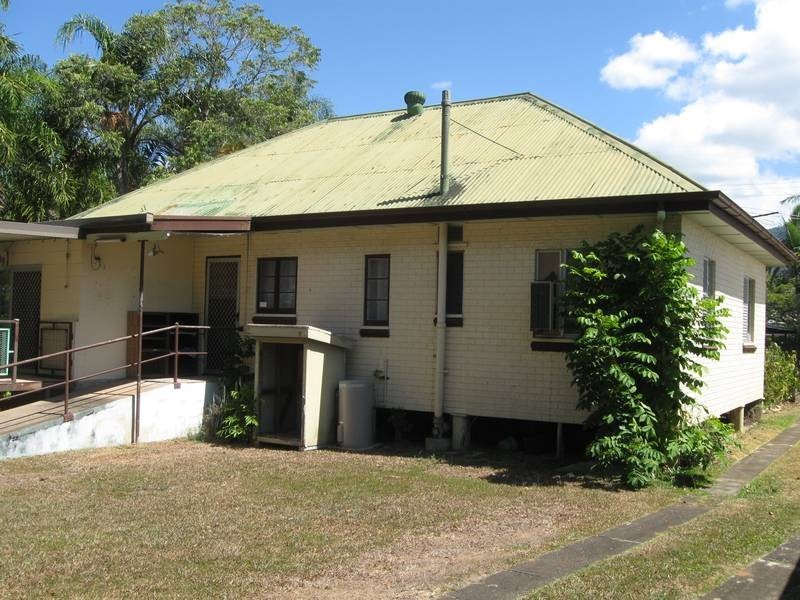 8 Nolan Street, Whitfield QLD 4870