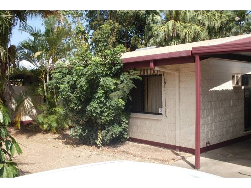 39 Lavender St, Mooroobool QLD 4870