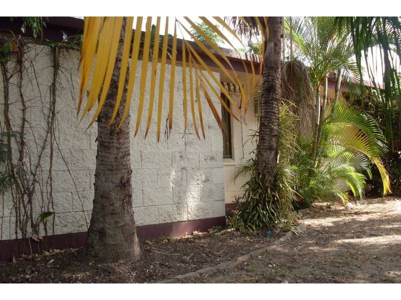 39 Lavender St, Mooroobool QLD 4870