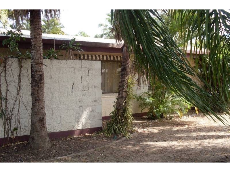 39 Lavender St, Mooroobool QLD 4870