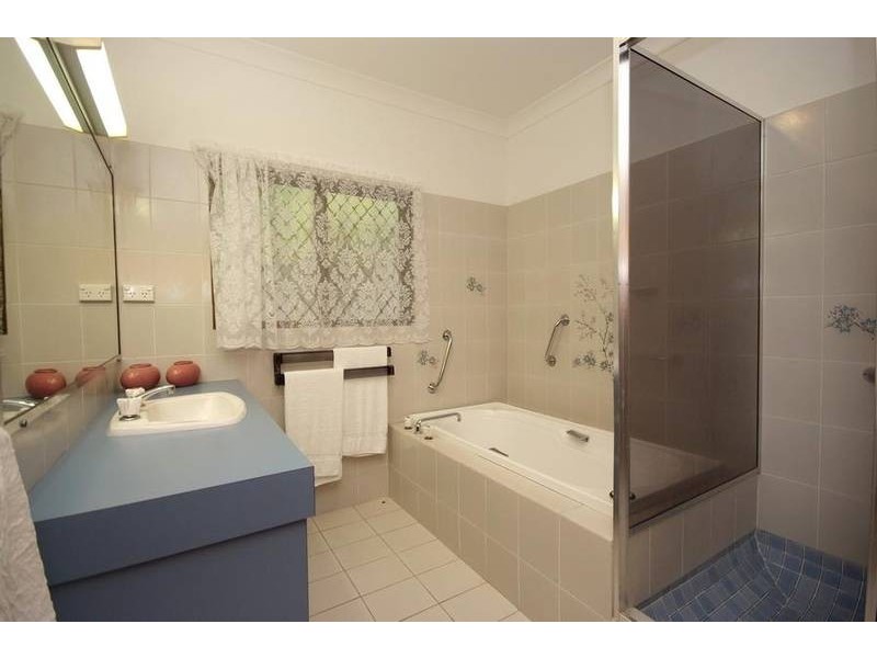10 Slate Close, Brinsmead QLD 4870