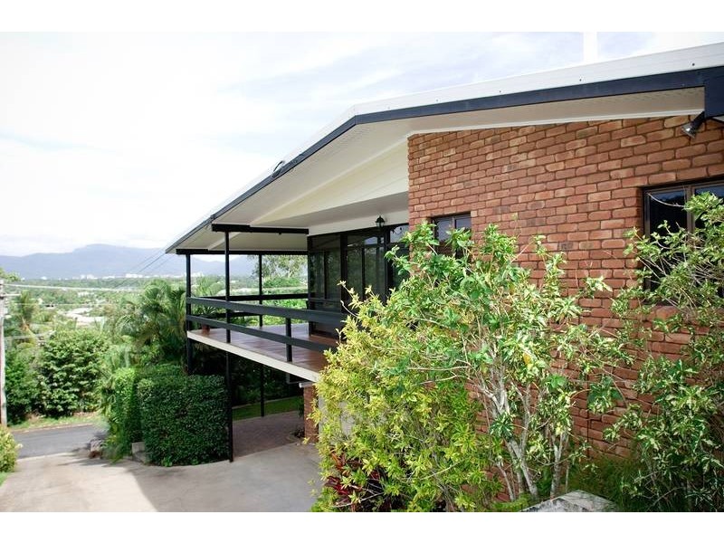 35 Ponticello Street, Whitfield QLD 4870