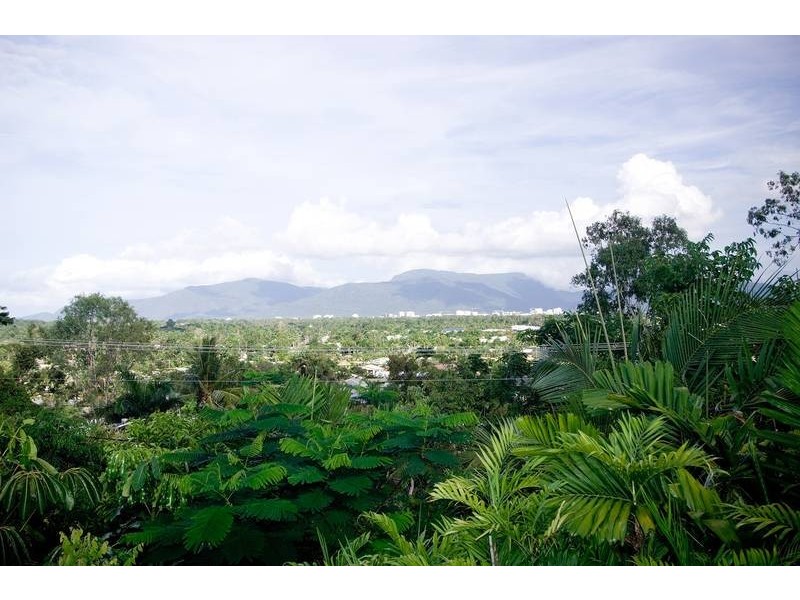 35 Ponticello Street, Whitfield QLD 4870