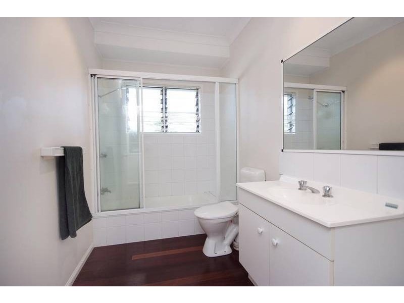 1/253 Kamerunga Rd, Freshwater QLD 4870