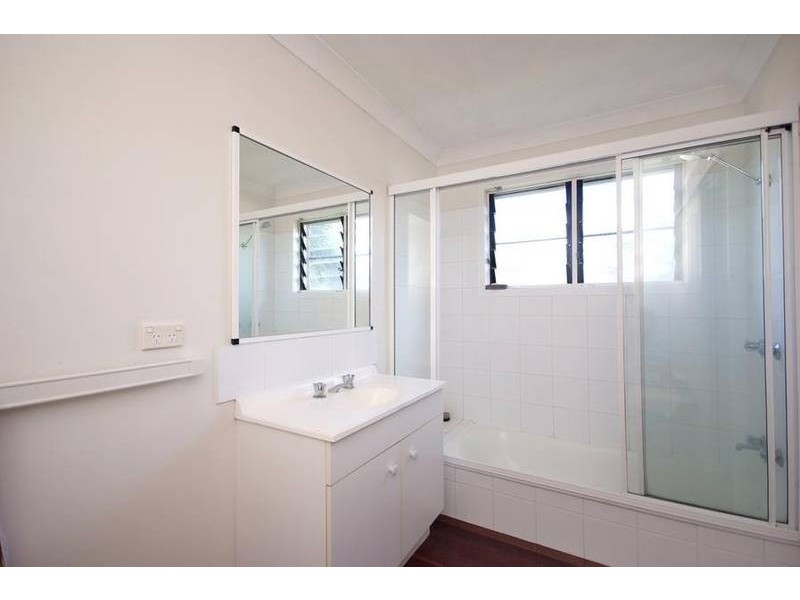 1/253 Kamerunga Rd, Freshwater QLD 4870