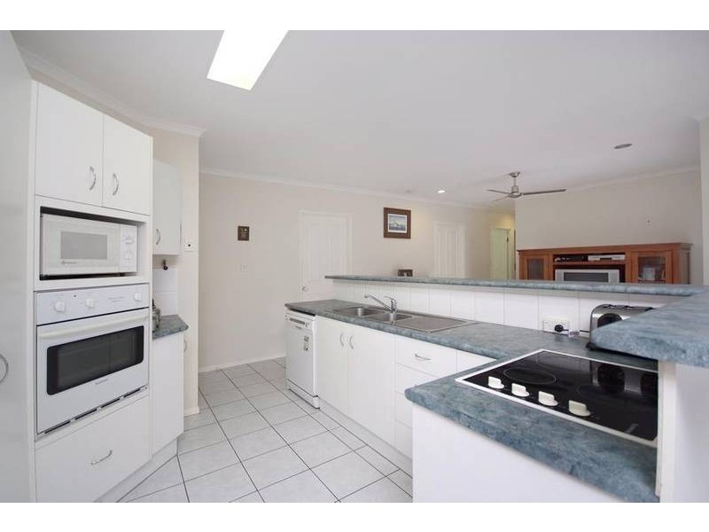 41 Meander Close, Brinsmead QLD 4870