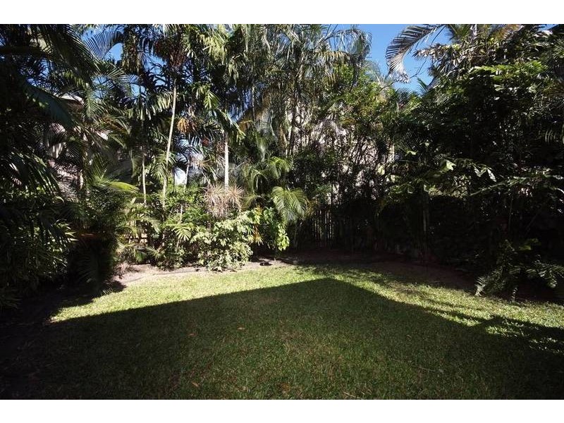 5 Beryl Street, Cairns North QLD 4870
