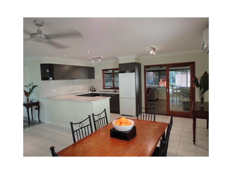 6 Trucano Close, Whitfield QLD 4870