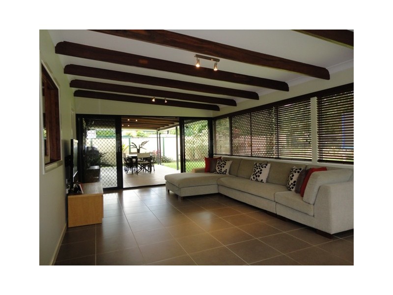6 Trucano Close, Whitfield QLD 4870