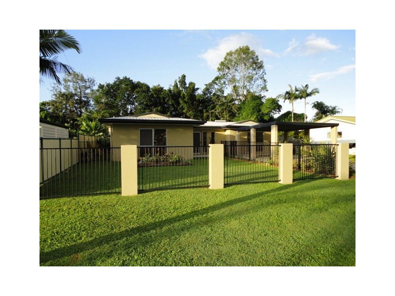 6 Trucano Close, Whitfield QLD 4870