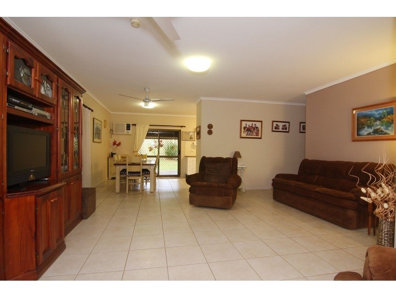 19 Holly Street, Mooroobool QLD 4870