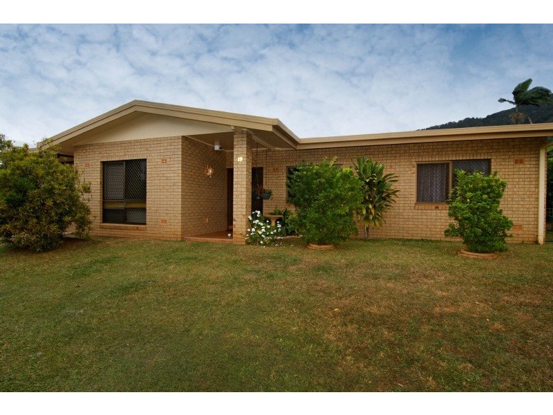 19 Holly Street, Mooroobool QLD 4870