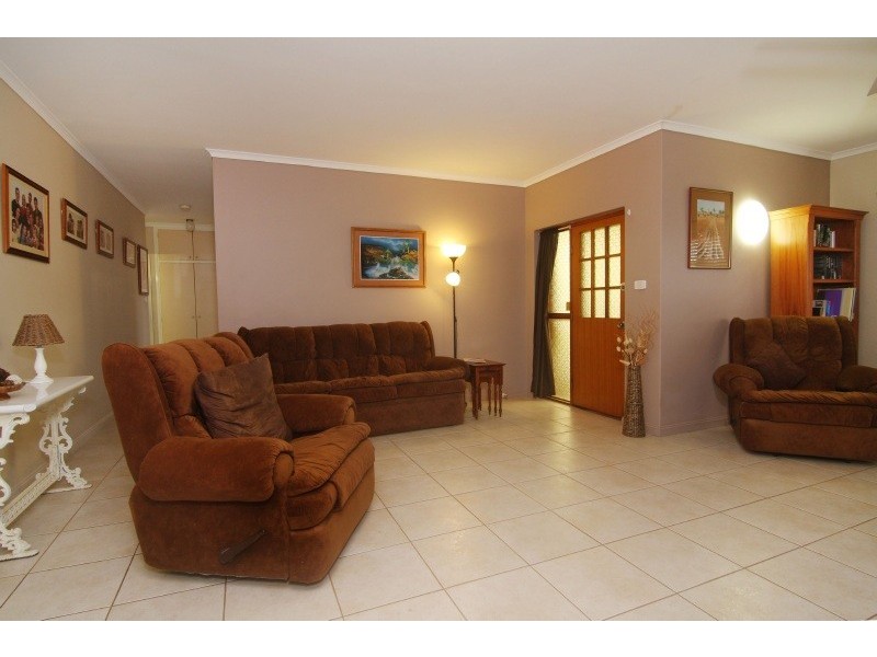 19 Holly Street, Mooroobool QLD 4870