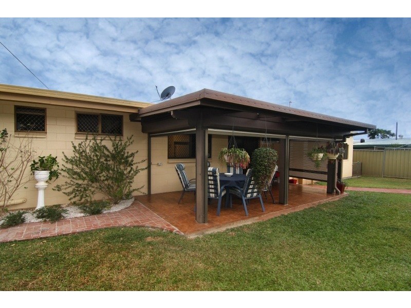 19 Holly Street, Mooroobool QLD 4870